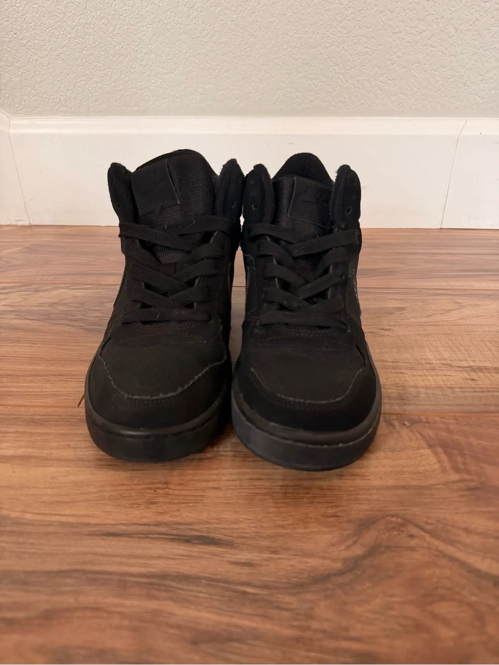 Nike Black Court Borough Mid Basketball Sneakers Youth Size 6